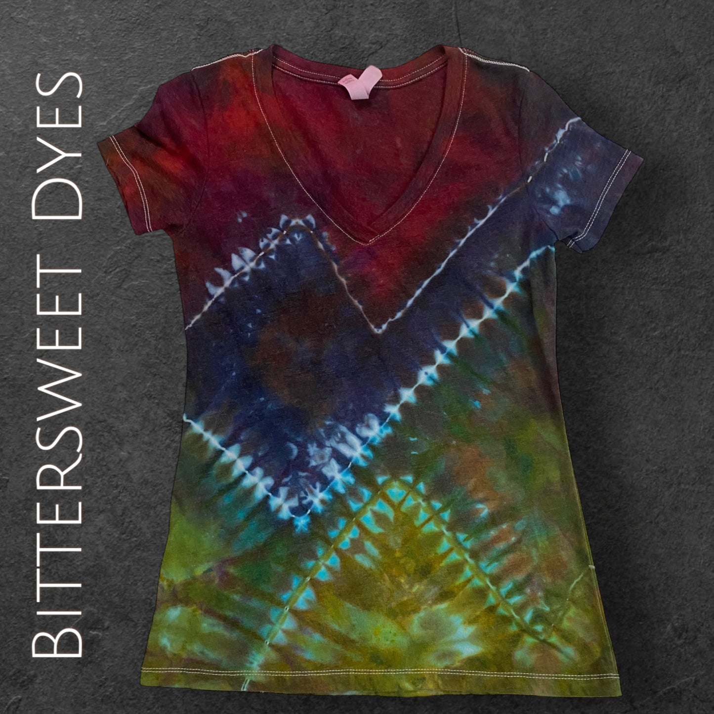 S Mountain Scene Ice Dye V-Neck Tee